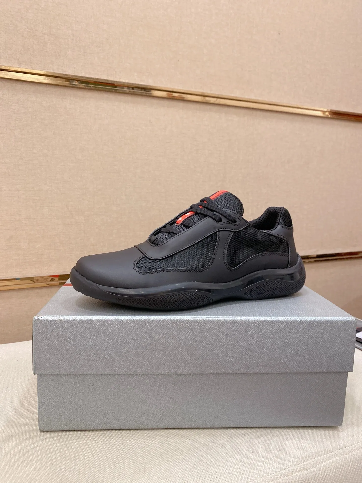 Men's shoes 💰 580💰 ✔️✔️✔️High version High-quality new PRADA (Prada) counters are launched simultaneously, new men's shoes, 😘fabrics are selected from first-layer cowhide fabrics. Lining: Imported cowhide leather lining. 👍🏿High-end☄️Open-molded non-slip rubber outsole, exquisite lines, simple and elegant, comfortable and high-end for leisure travel. Code number: 38 to 45